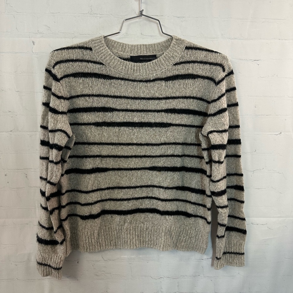 360 Cashmere Sweater size Small